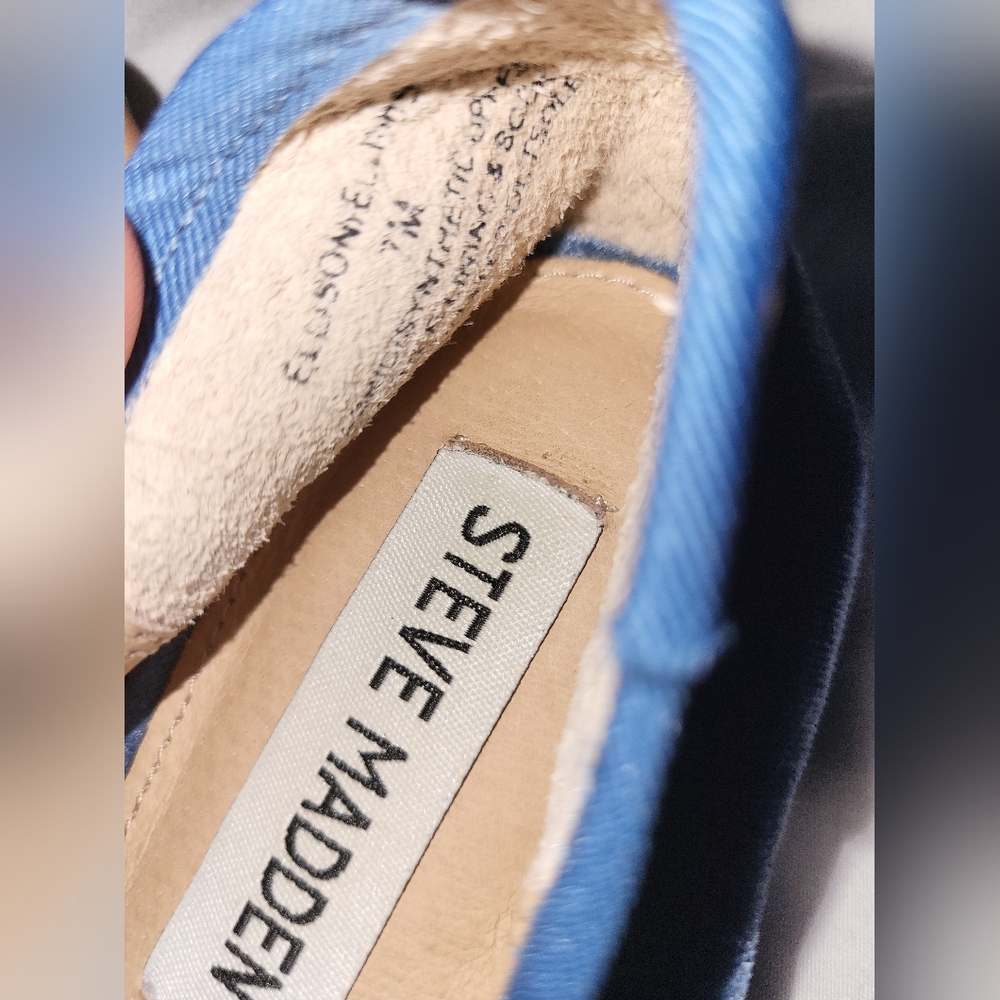 Steve Madden Blue Velvet Women's Flats Used* - Picture 2 of 3